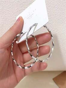 1pair Twist Oversized Hoop Earrings, Exaggerated Round Circle Earrings, European&American Style - Silver - View 2