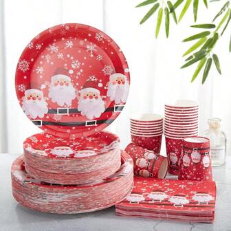 带有雪花和圣诞老人图案的一次性餐具