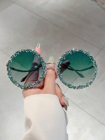 1 pièce Nouvelles lunettes rondes grand format avec monture en métal de luxe décorée de strass multicolores. Élégantes et , conviennent pour les tenues de rue, les fêtes, les tenues d'affaires décontractées, les cadeaux, les accessoires de plage et les vacances d'été.