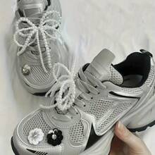 1 Pair Fashion Korean Style ABS Faux Pearl Bow Shoelaces, DIY Lobster Claw Clasp, Twist Detail, Hollow-Out Sports Shoes Accessories, Shoe Decorative Clips For Shoes And Jewelry For Women Men Sneakers Shoes, Casual Shoes