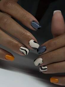 24 piezas de uñas postizas cortas cuadradas asimétricas con diseño a rayas, aptas para uso diario para todas las mujeres