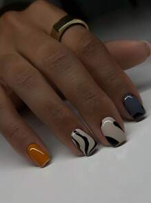 24 piezas de uñas postizas cortas cuadradas asimétricas con diseño a rayas, aptas para uso diario para todas las mujeres