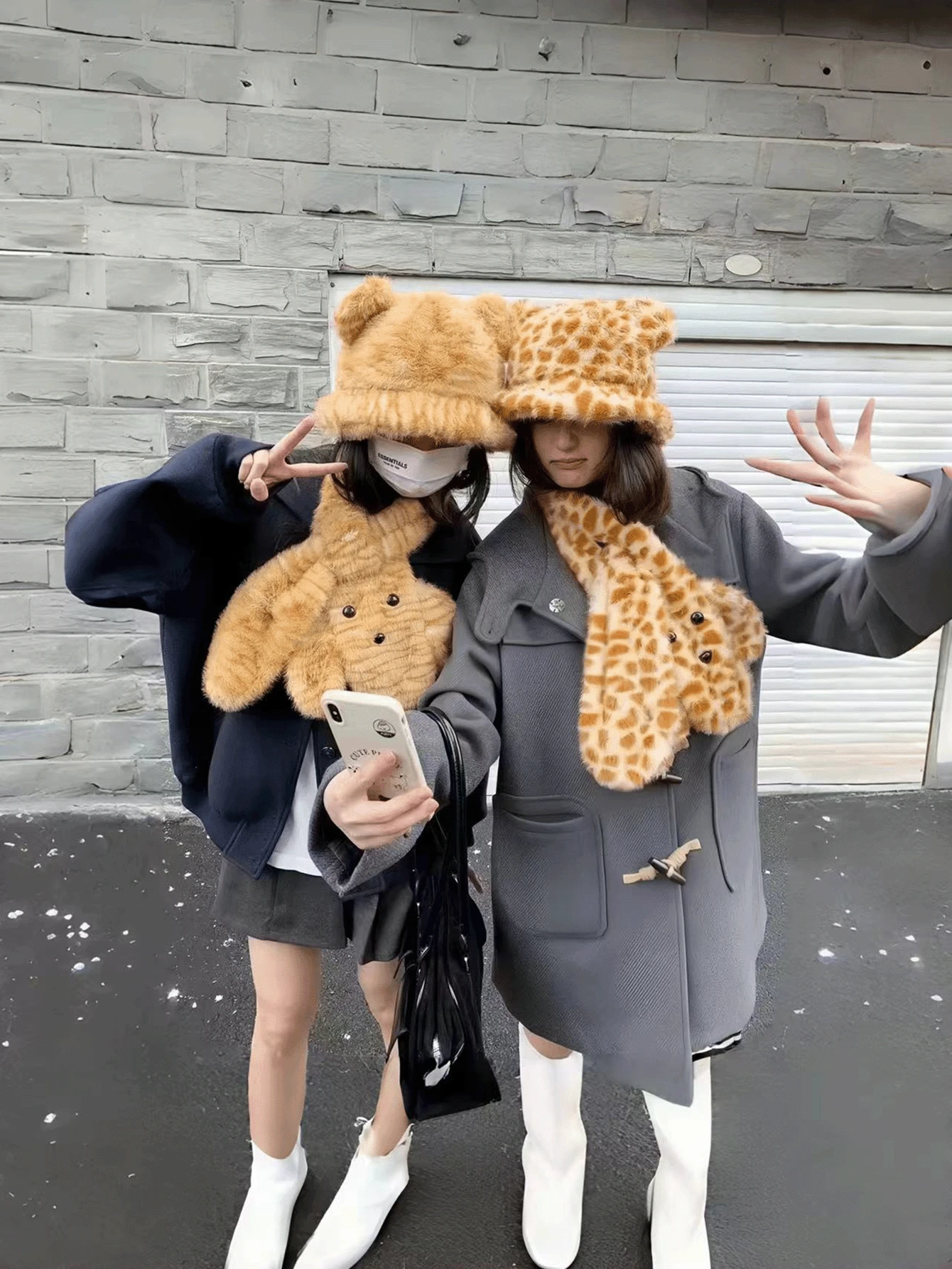 Bucket Bear Motif Unisex