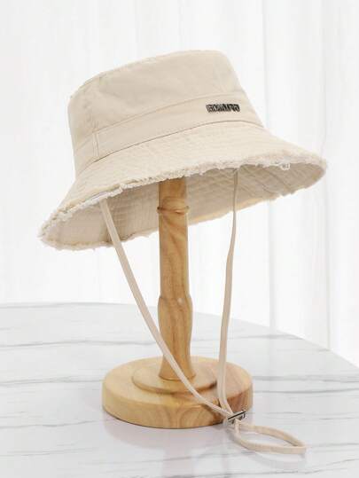 Sombrero de cubo con ala ancha y borde deshilachado con adorno de letra metálica, estilo coreano para protección solar al aire libre en verano para mujeres