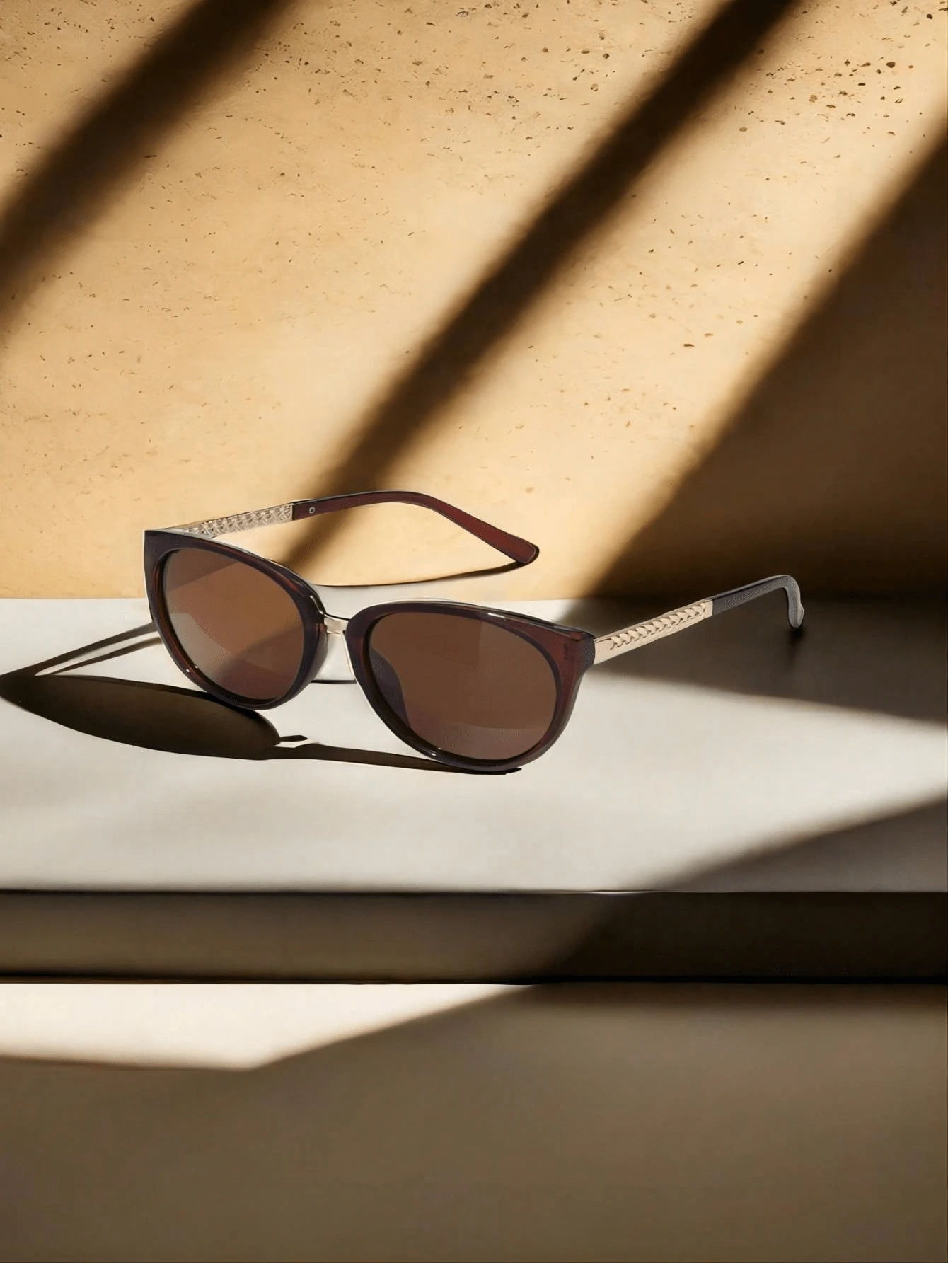 Kính thời trang màu trà dành cho nữ với phong cách cao cấp, thích hợp cho việc lái xe và đi chơi thường ngày Trang phục cơ bản hợp thời trang Thu Đông cho phụ nữ Quần áo công sở Quà tặng thường ngày Phụ kiện đi biển cho phụ nữ Kính râm thời trang - Nhiều màu - Xem 1