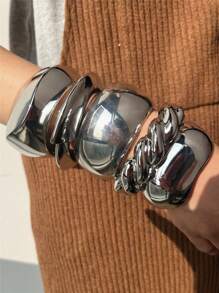 Pulseras geométricas exageradas y anchas de color plateado, joyería voluminosa y asimétrica para llevar en otoño, invierno, primavera, moda punk para mujeres y hombres