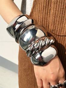 Pulseras geométricas exageradas y anchas de color plateado, joyería voluminosa y asimétrica para llevar en otoño, invierno, primavera, moda punk para mujeres y hombres