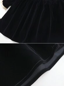 1 pièce Robe en velours pour filles avec col à bordure en dentelle, doublure chaude, convient pour l'automne/l'hiver