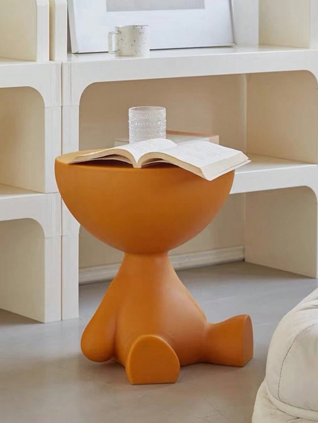 طاولة جانبية