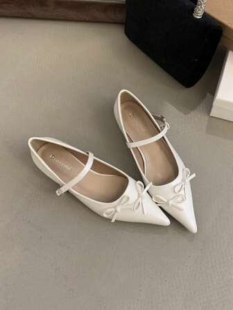 Zapatos planos blancos para mujer con hebilla decorativa de plata, acentos de lazo para San Valentín