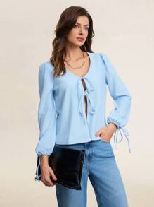 Camisa de mujer de punto de unicolor con lazo en escote en V, manga abullonada, estilo casual y versátil para la oficina o para usar en primavera y verano