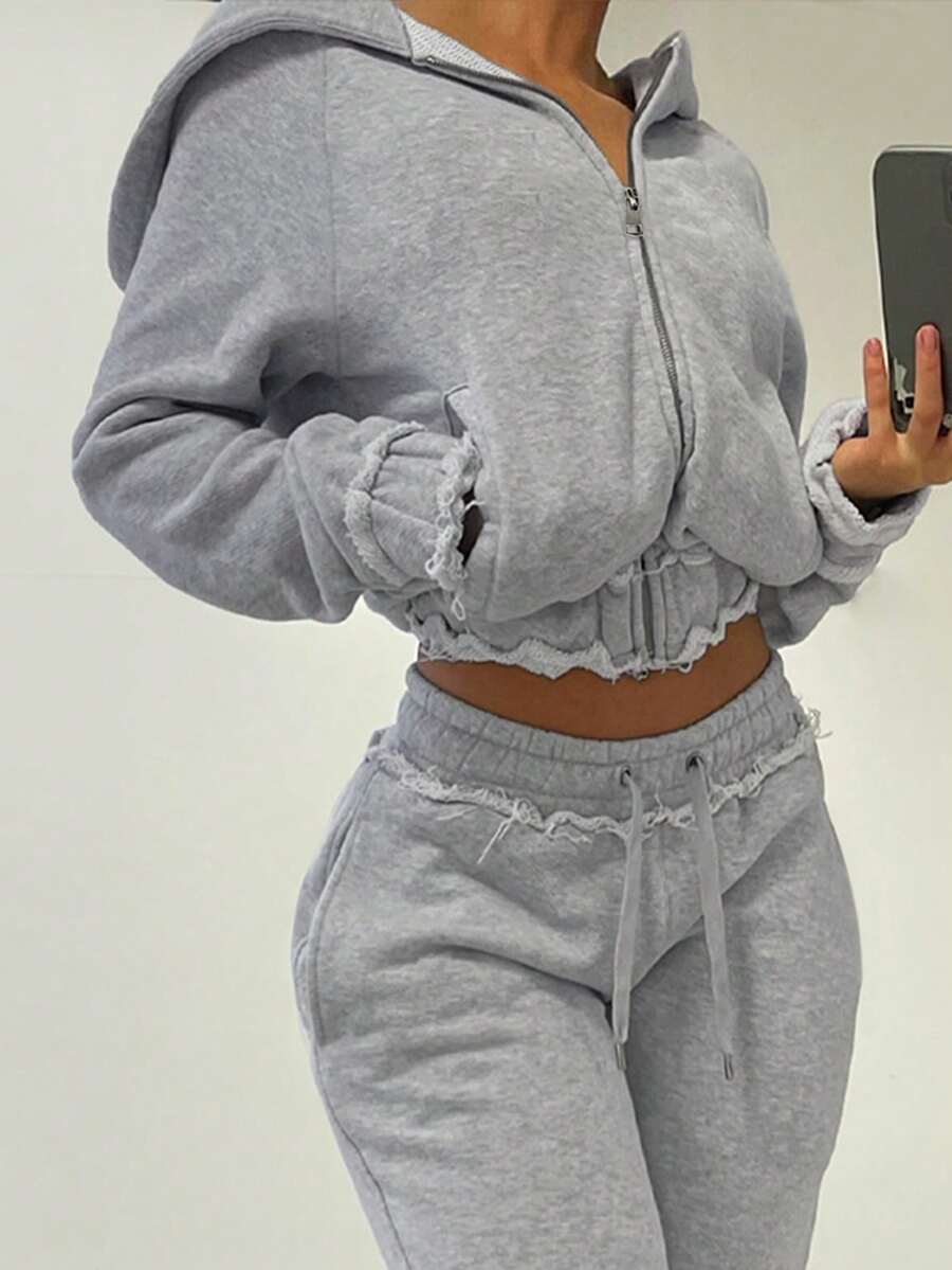 LovelyWholesale 女士运动休闲纯色连帽领长袖口袋毛边下摆运动衫秋冬季