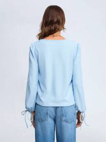 Camisa de mujer de punto de unicolor con lazo en escote en V, manga abullonada, estilo casual y versátil para la oficina o para usar en primavera y verano