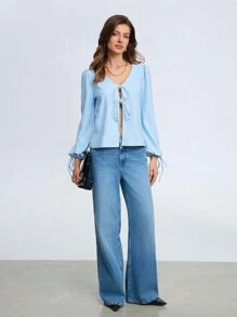 Camisa de mujer de punto de unicolor con lazo en escote en V, manga abullonada, estilo casual y versátil para la oficina o para usar en primavera y verano