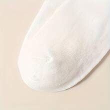 Sanrio 1 pereche de șosete de damă cu model de desene animate, mărime unică, șosete confortabile, respirabile și moi pentru purtarea de zi cu zi, material poliester și spandex ușor de întreținut