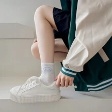 Sanrio 1 pereche de șosete de damă cu model de desene animate, mărime unică, șosete confortabile, respirabile și moi pentru purtarea de zi cu zi, material poliester și spandex ușor de întreținut