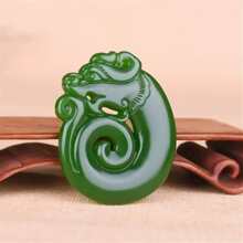 1Pc Natural Green Jade Hollow Pendant, Animal, Plant, Totem Necklace, Chakra Fashion Pendant, Guardian Peace Jewelry, All Hand-Carved, Men's And Women's Quartz Necklace, Meaning Peace, Fortune, Family Happiness, Gifts For Her, Christmas And Various Holiday Party Gifts, Crystal Gifts. (Random Gift: Lanyard, Gift Box)