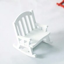 1:12 Scale Miniature Christmas Gift Chair Toys, Vintage Wooden Rocking Chair Decor, Christmas Ornament, Tabletop Figurine, Window Display Accessory