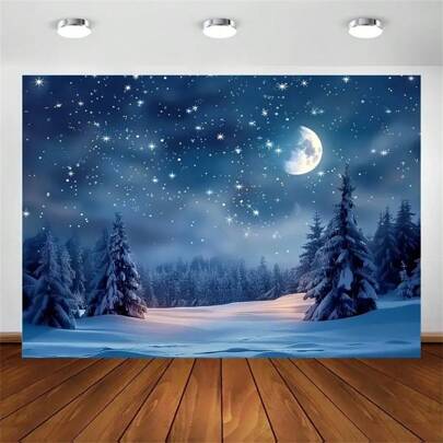 Escena de invierno nocturna: árboles de abeto cubiertos de nieve, cielo estrellado y luna brillante - perfecto para fotografía, fiestas y decoración del hogar