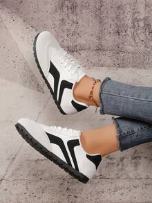 新款时尚极具吸引力的柔软轻便减震女式跑步鞋，PU 鞋面搭配织物衬里，舒适透气，橡胶外底防滑，适合所有季节的多功能运动鞋 - 灰色 - 查看 2