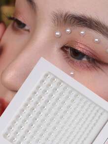 1 件多尺寸银白色 3D 仿水晶和珍珠面部珠宝装饰，狂欢音乐节派对化妆闪光贴纸，适用于头发眼部面部身体装饰 - 白色 - 查看 1