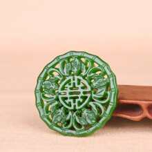 1Pc Natural Green Jade Hollow Pendant, Animal, Plant, Totem Necklace, Chakra Fashion Pendant, Guardian Peace Jewelry, All Hand-Carved, Men's And Women's Quartz Necklace, Meaning Peace, Fortune, Family Happiness, Gifts For Her, Christmas And Various Holiday Party Gifts, Crystal Gifts. (Random Gift: Lanyard, Gift Box)