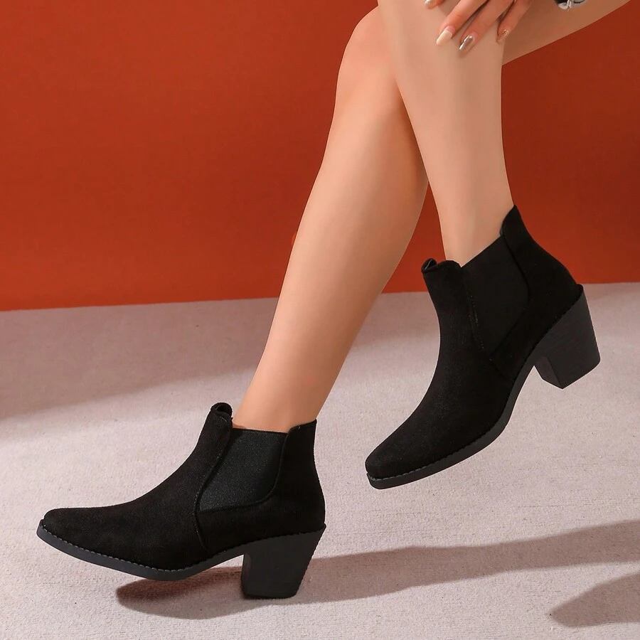 女士一脚蹬中筒靴，冬季新款踝靴卡其色复古套穿短靴，高跟鞋，百搭黑色仿麂皮女式高跟靴 - 黑色 - 查看 1