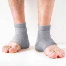 1 đôi tất gót chân dưỡng ẩm có lớp lót gel, chống trượt và chăm sóc gót chân nứt nẻ cho nam và nữ, thiết kế không có ngón chân để chăm sóc bàn chân - Xám - Xem 1