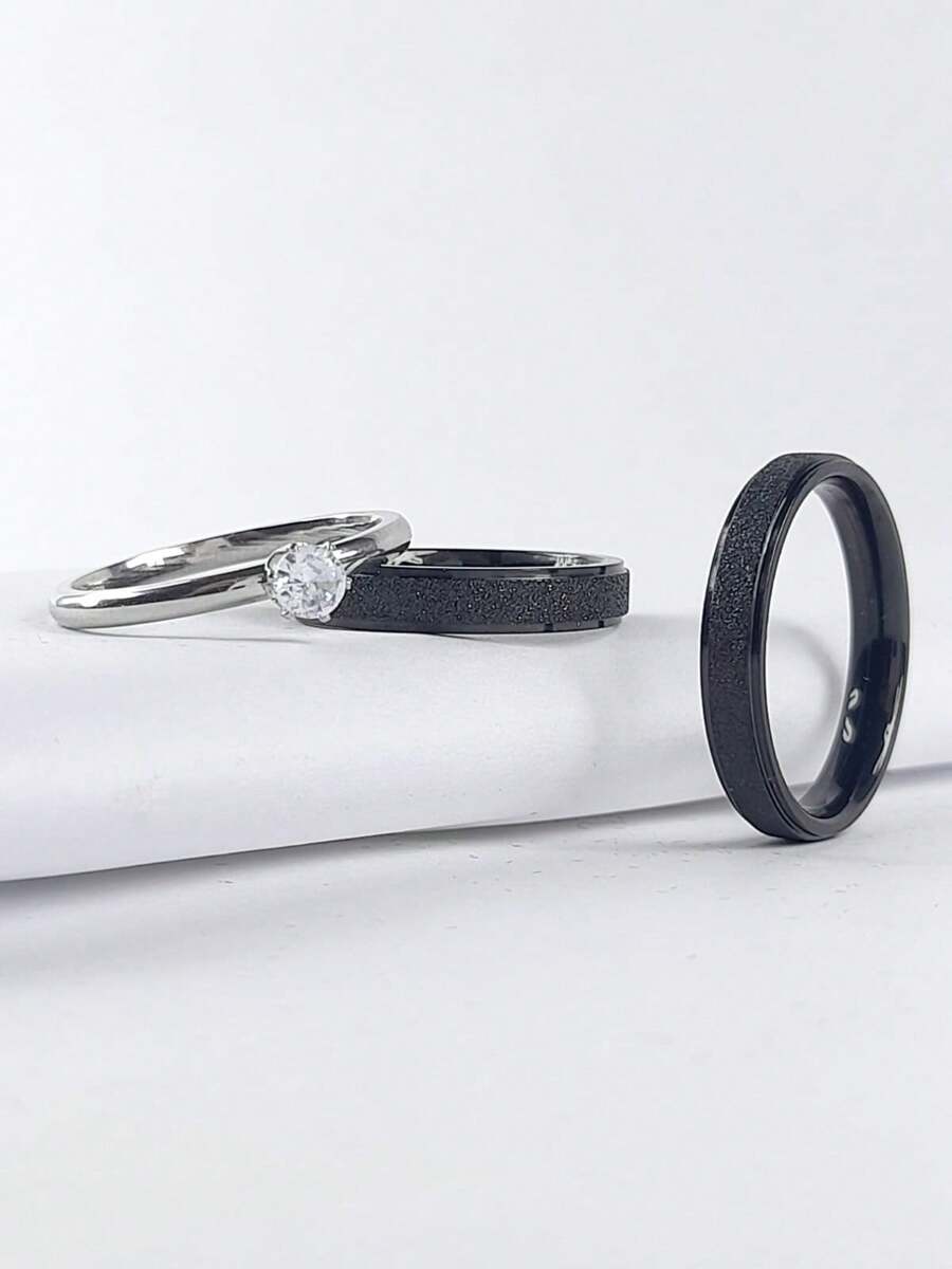 Pair Of 4mm Thin Black Wedding Ring With Sandblasted Shine And Silver Solitaire Ring - 黑色 - 查看 1
