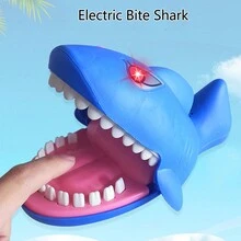 1 件有趣的技巧玩具，超大闪光和声控咬手鲨鱼玩具（不含电池） - 彩色 - 查看 10