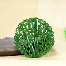 1Pc Natural Green Jade Hollow Pendant, Animal, Plant, Totem Necklace, Chakra Fashion Pendant, Guardian Peace Jewelry, All Hand-Carved, Men's And Women's Quartz Necklace, Meaning Peace, Fortune, Family Happiness, Gifts For Her, Christmas And Various Holiday Party Gifts, Crystal Gifts. (Random Gift: Lanyard, Gift Box)