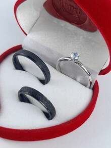 Pair Of 4mm Thin Black Wedding Ring With Sandblasted Shine And Silver Solitaire Ring - 黑色 - 查看 2