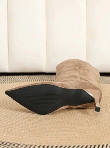 Botas de tacón de aguja con punta puntiaguda de ante marrón, caqui y negro para mujer, de estilo elegante para fiestas con un toque occidental, botas de tacón para otoño/invierno, sexy, botas de tacón de gatito