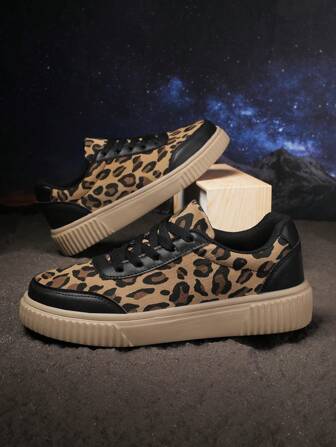 女士豹纹运动鞋，春夏新款，防滑 MD 外底，带 PU 装饰的透气面料，时尚街头服饰，轻便舒适的户外鞋