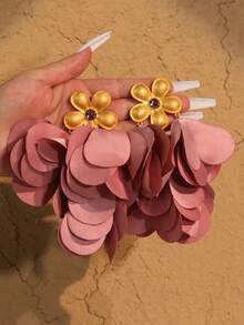 1 对夸张金属花和织物流苏花耳环，适合女性正式场合和日常佩戴 - 1對綢緞布藝花朵耳環 - 查看 3