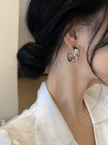 1 对时尚简约金属圆形夹式耳环，适合无耳洞女性日常佩戴
