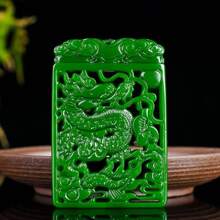 1Pc Natural Green Jade Hollow Pendant, Animal, Plant, Totem Necklace, Chakra Fashion Pendant, Guardian Peace Jewelry, All Hand-Carved, Men's And Women's Quartz Necklace, Meaning Peace, Fortune, Family Happiness, Gifts For Her, Christmas And Various Holiday Party Gifts, Crystal Gifts. (Random Gift: Lanyard, Gift Box)