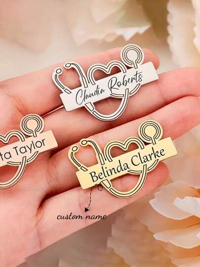 Placa de identificación personalizada con nombre grabado para médicos y enfermeras, diseño de estetoscopio y corazón de acero inoxidable con baño de oro de 18K, para uso diario y como regalo, adecuado para el Día Internacional de la Enfermería, Dawg, grabado, lentejuelas, acero inoxidable, vintage, casual, unisex, hipster, dinero viejo, elegante, personalizado, único, personalizado, para amigo, novio, amigos, para aniversarios, para cumpleaños, para bodas, para graduación, para inauguración de la casa, regalos personalizados para mujeres/hombres, llavero personalizado/personalizado, glamour de Año Nuevo