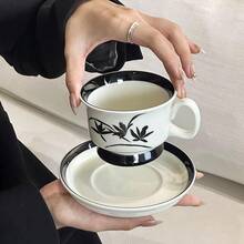 1 Bộ tách cà phê xoáy hoa phong cách cổ điển và đĩa lót - Cốc sứ Latte tinh xảo cao cấp - Hoàn hảo cho nghệ thuật Latte - Đồ uống thanh lịch cho những dịp đặc biệt - Quà tặng sinh nhật lý tưởng cho những người yêu thích cà phê - Đồ dùng trên bàn ăn phong cách và độc đáo cho gia đình và giải trí - màu đen - Xem 11