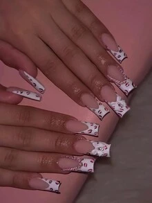 提升您的风格，24 件方形豹纹设计法式尖头按压指甲，带蝴蝶结水钻设计，完美贴合丙烯酸假指甲套装。包含 1 件果冻胶和 1 件指甲锉，豹纹指甲适合女士和女孩日常生活和派对使用 - 彩色 - 查看 1