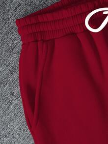 Conjunto de dos piezas para mujer con sudadera con capucha de cuello redondo y pantalones de chándal para otoño e invierno, cómodo para el hogar, deportes y tiempo libre. Sudadera y pantalones de chándal de forro polar con estampado de letras simples "Brooklyn New York"