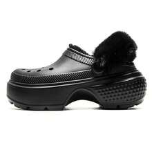 Crocs Pantuflas unisex ligeras y de moda con forro térmico para uso en interiores - Negro - Ver 1