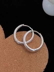 1 Pair Popular Net Celebrity Minimalist Geometric Hoop Earrings, Lightweight Luxury Small Circle Ear Clip Jewelry For Women, Perfect For Parties & Outfits - Silver - View 3