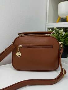 Bolsa Feminina Modelo CrossBody - Camera. Estampa frontal Quadriculada. Cores Variadas em Metalico - Marrom - Visão 4