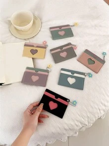 1 chiếc hộp đựng thẻ cứng họa tiết trái tim sang trọng - Thiết kế bền, nhỏ gọn, dễ dàng mang theo - Phụ kiện hoàn hảo để đựng thẻ sinh viên, thẻ ăn, thẻ đi lại và nhiều thứ khác - Nhiều màu - Xem 6