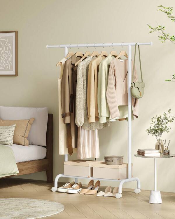 SONGMICS Kleiderständer auf Rollen, ausziehbare Kleiderstange, Garderobenständer aus Stahlrohren, erhöhte Ablagestange, 40 x (83-120) x 156 cm, wolkenweiß
