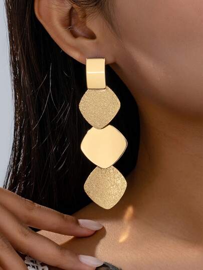 一对几何方形吊坠耳环，百搭款式，适合女性参加派对、聚会、日常佩戴，也是节日礼物的理想之选。
