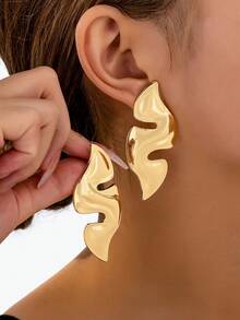 1 对女士时尚夸张简约原创设计几何金属不对称耳钉 - 金黃色 - 查看 1