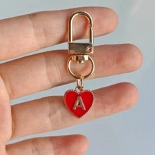 1 件个性化首字母心形钥匙扣，适用于背包、钱包、耳机盒，是送给朋友和情侣背包的理想礼物