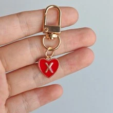 1 件个性化首字母心形钥匙扣，适用于背包、钱包、耳机盒，是送给朋友和情侣背包的理想礼物